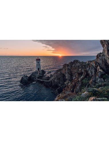 Sony FE 24-70mm f/2.8 G Master II... Sony FE 24-70mm f/2.8 G Master II...
