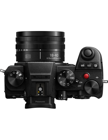 Panasonic Lumix S5D + 18-40mm f/4.5-6.3