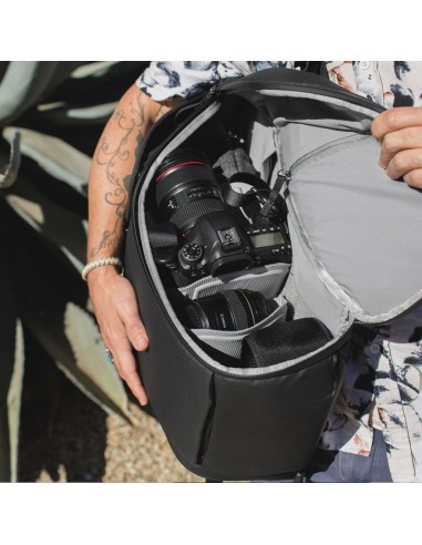 Peak Design Everyday Backpack v2 30L... Peak Design Everyday Backpack v2 30L...