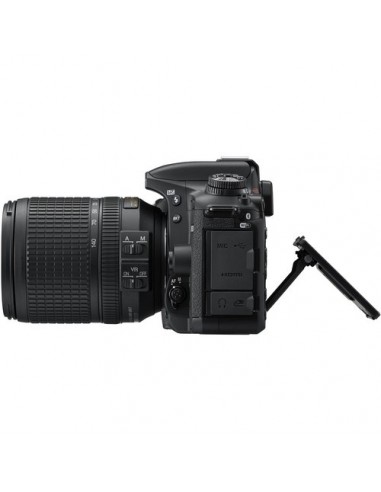 Nikon D7500 + AF-S DX 18-140mm...
